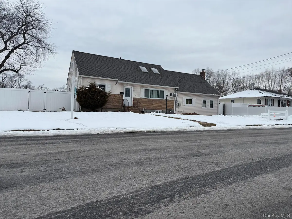 702 6th Street, West Babylon, NY 11704 - Image #1