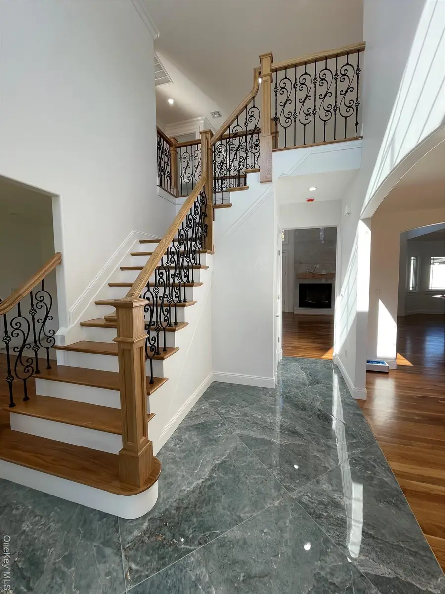 582 Gaynor Place, West Hempstead, NY 11552 - Image #3