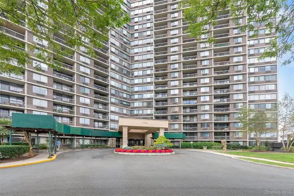 1 Bay Club Drive #4R, Bayside, NY 11360