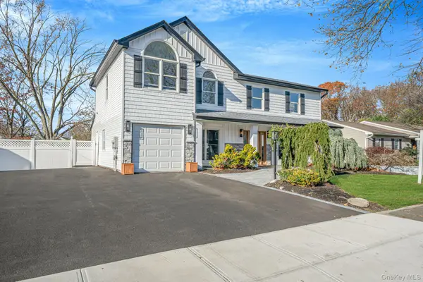 36 Flintridge Drive, Holbrook, NY 11741