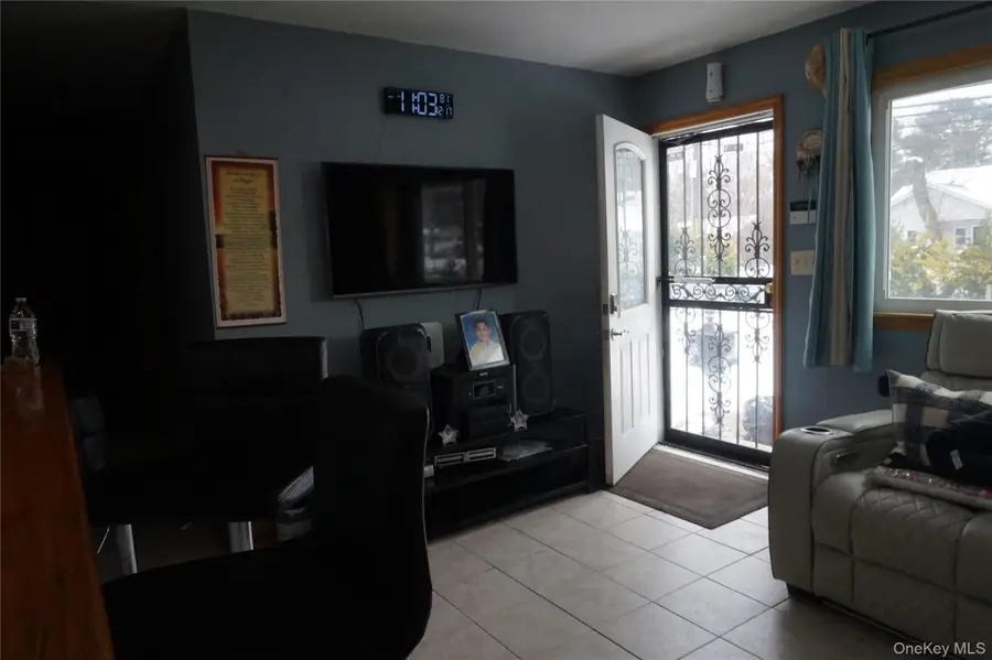 1678 N Thompson Divide, Bay Shore, NY 11706 - #3