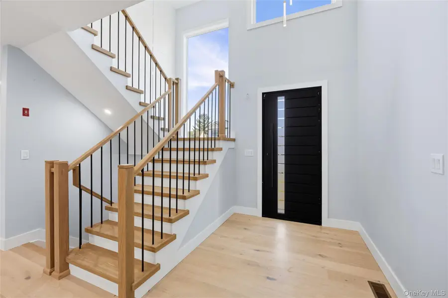 12 Friends Lane, Westbury, NY 11590 - Image #3