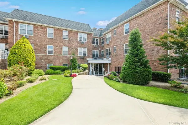 2 Fowler Avenue #206, Lynbrook, NY 11563