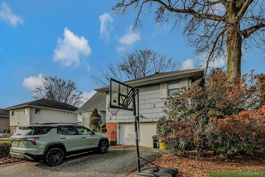 75 Melanie Lane, Syosset, NY 11791 - Image #2
