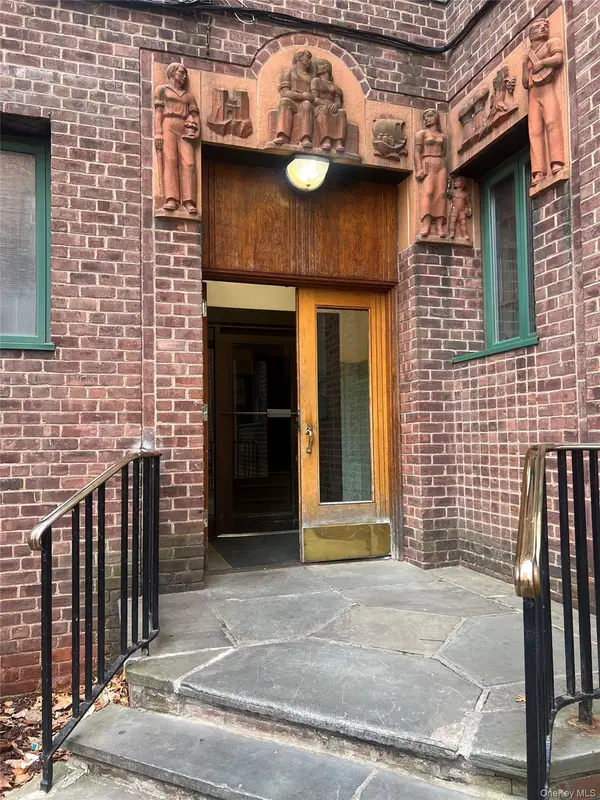 2055 Saint Raymond Ave #1B, Bronx, NY 10462