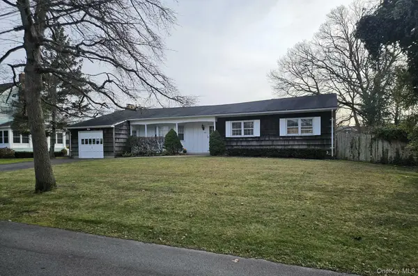 182 Connetquot Drive, Oakdale, NY 11769