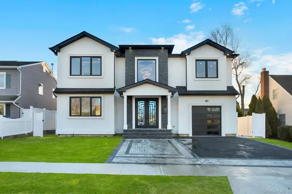 35 Castle Lane, Levittown, NY 11756