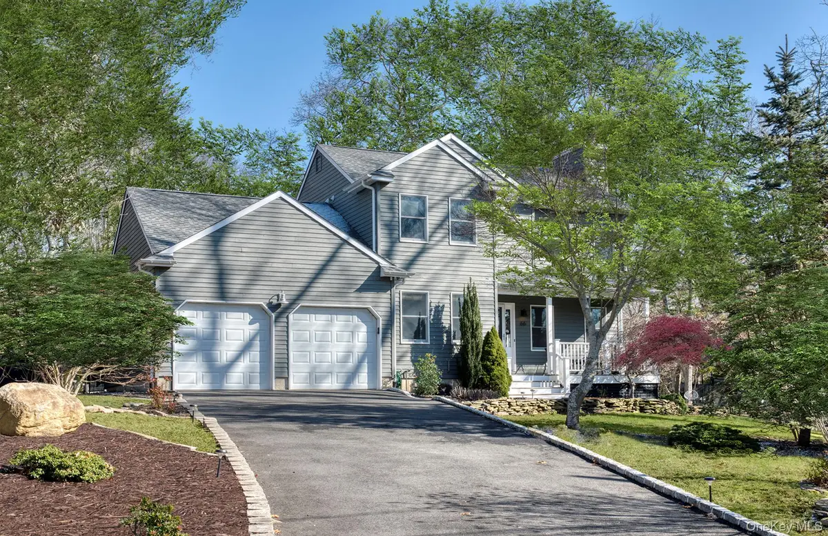 66 Knoll Road, Southampton, NY 11968 - Image #1