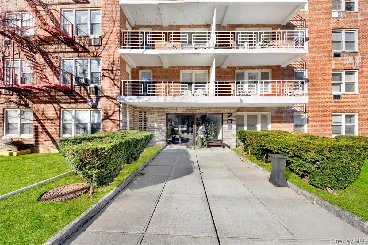 709 Warburton Avenue #6E, Yonkers, NY 10701 - Image #1