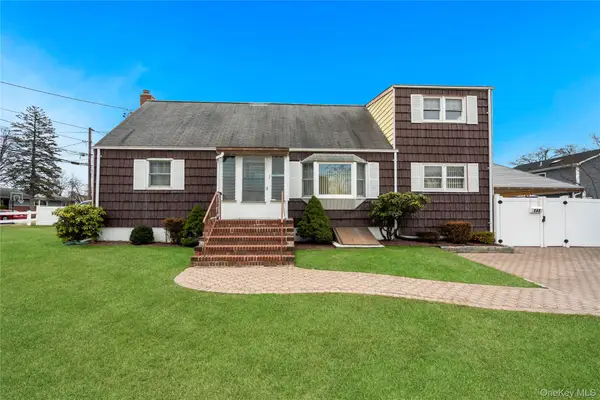149 Byrd Street, Lindenhurst, NY 11757