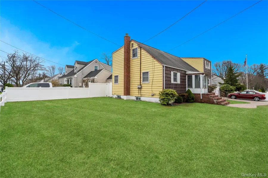 149 Byrd Street, Lindenhurst, NY 11757 - Image #3