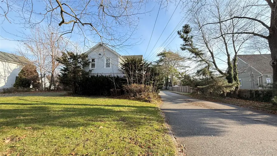 982 Roanoke Avenue, Riverhead, NY 11901 - Image #3