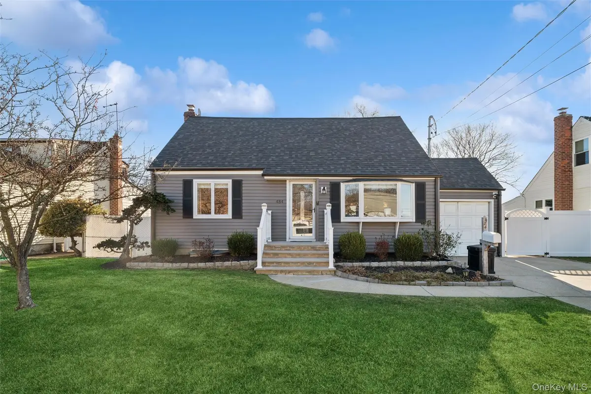 484 18th Street, West Babylon, NY 11704 - Image #1