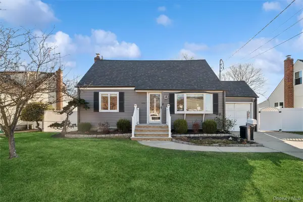 484 18th Street, West Babylon, NY 11704