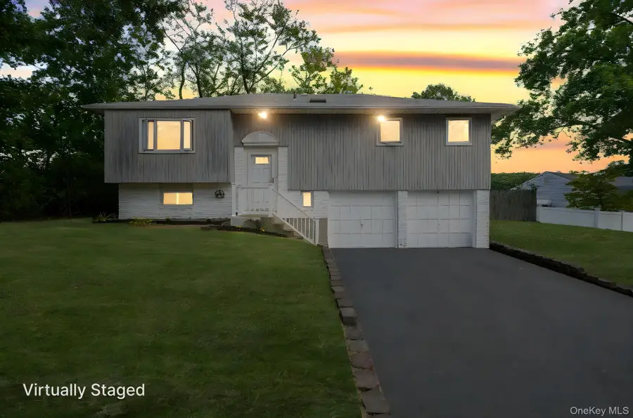 10 Elayne Court, Smithtown, NY 11787 - Image #2