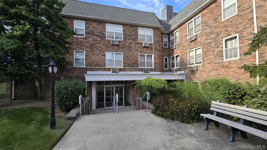 30 Daley Place #146, Lynbrook, NY 11563 - #2