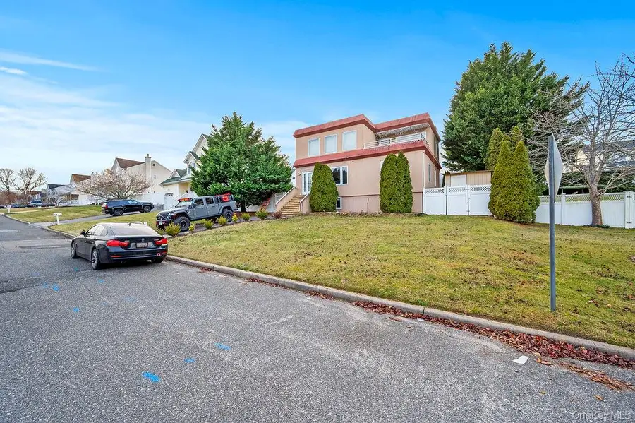 96 5th Avenue, Holtsville, NY 11742 - Image #3