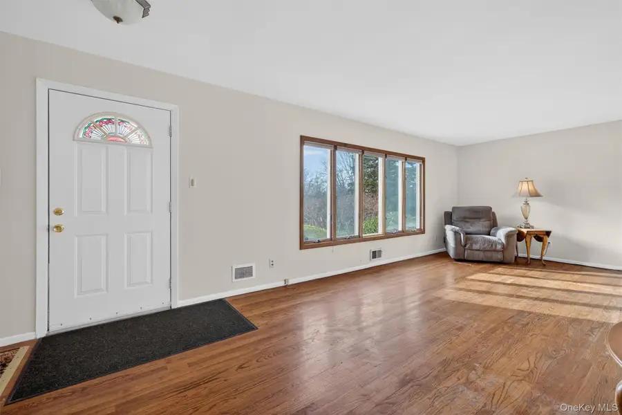 10 Fleetwood Avenue, Chestnut Ridge, NY 10977 - #3