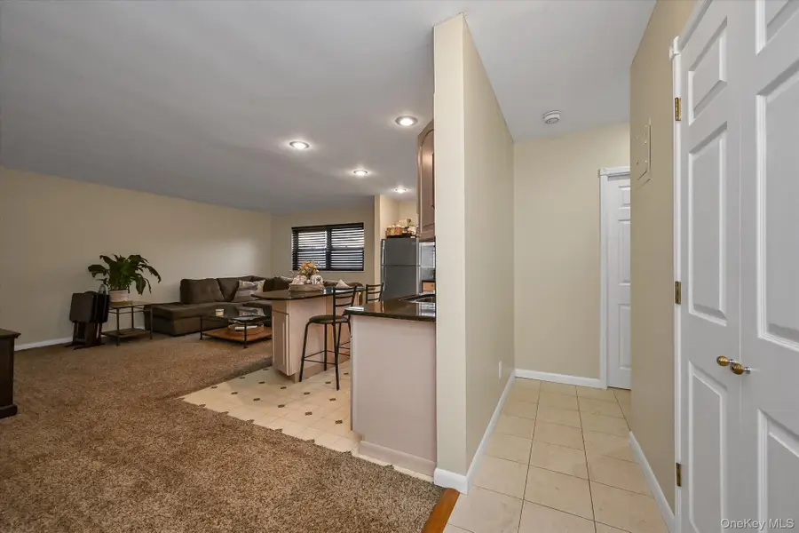 25 Elizabeth Street #2F, Farmingdale, NY 11735 - Image #3