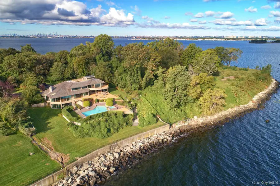 15 Gatsby Lane, Great Neck, NY 11024 - #3