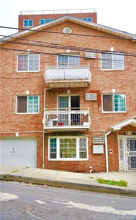 8713 164th Street, Jamaica Hills, NY 11432