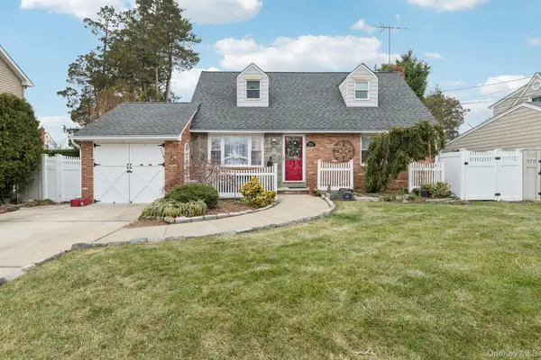 251 Hamilton Avenue, Massapequa, NY 11758