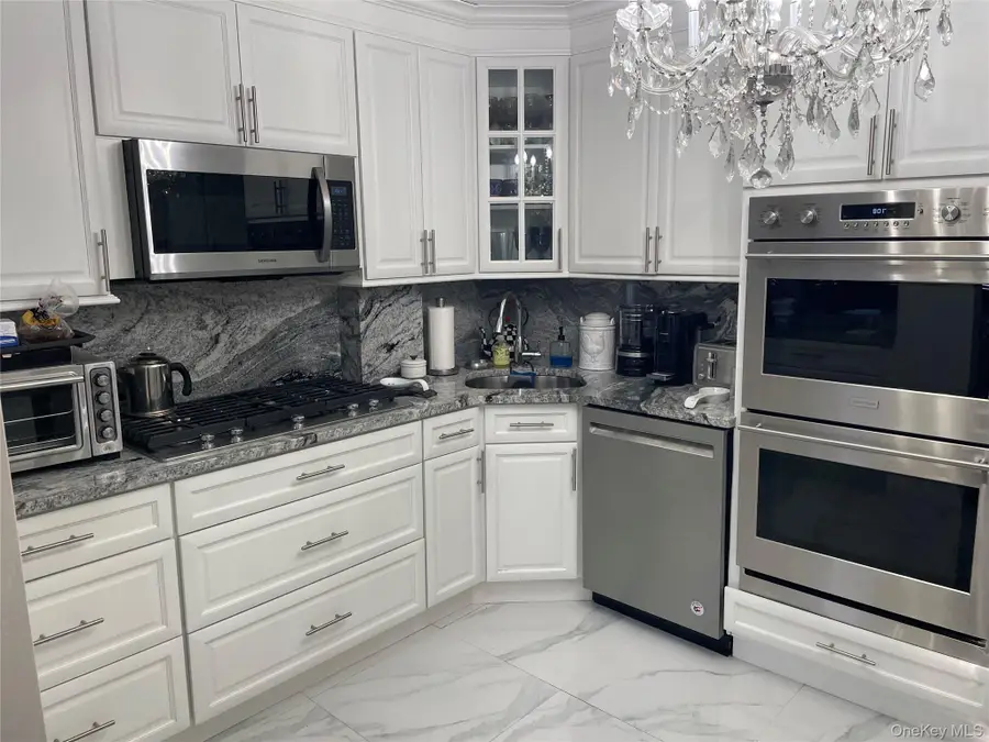 27 Birch Lane, Valley Stream, NY 11581 - Image #3