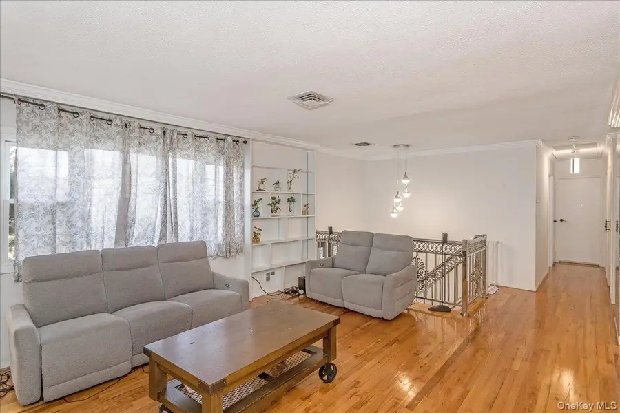 93 Searingtown Road, Albertson, NY 11507 - Image #3