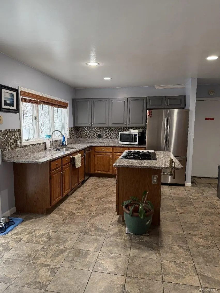 4 Greenlawn Road, Cortlandt Manor, NY 10567 - Image #2