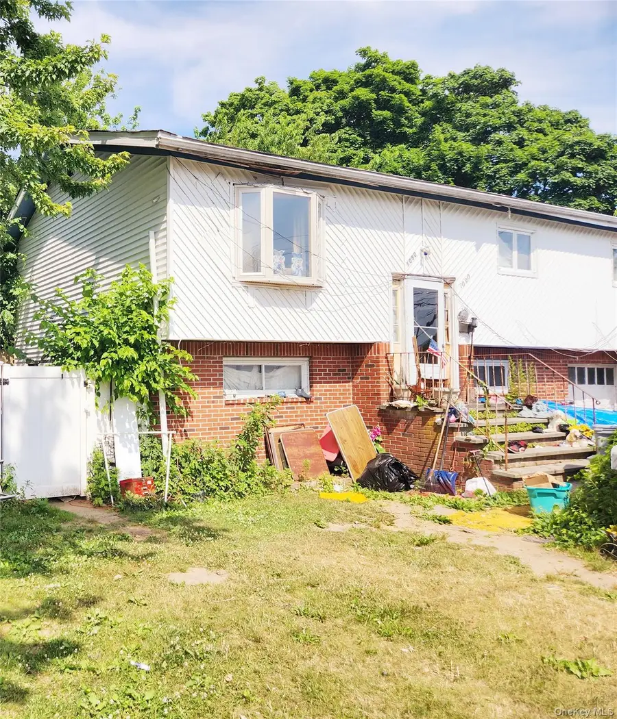 1090 Pinebrook, West Hempstead, NY 11552 - Image #2