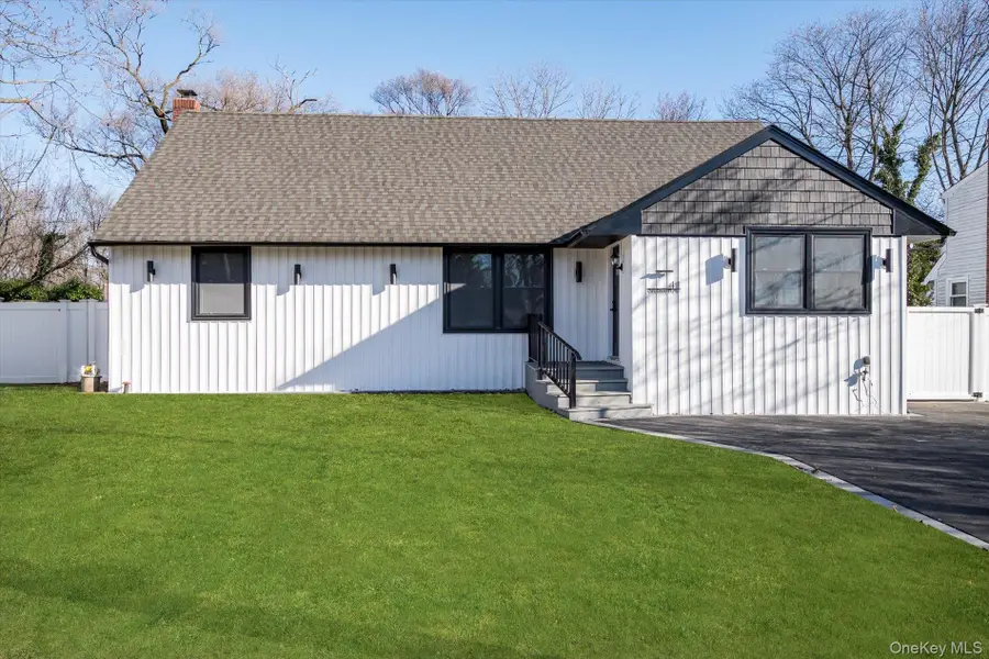 41 Embargo Place, North Babylon, NY 11703 - Image #3