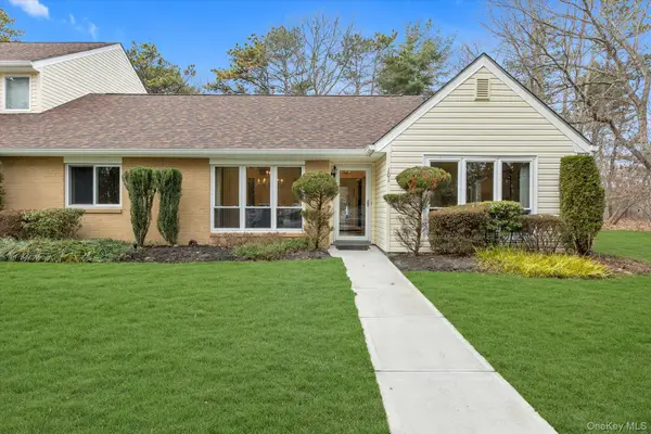 101 Dari Drive, Holbrook, NY 11741