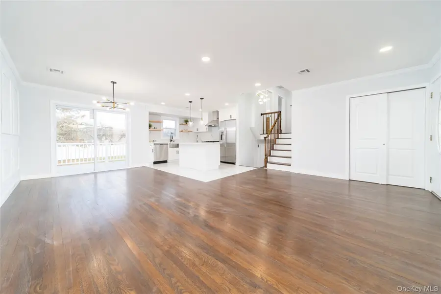 8 Spector Lane, Plainview, NY 11803 - Image #2