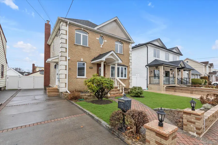 203 Pershing Parkway, Mineola, NY 11501 - Image #2