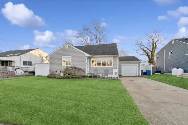 14 Blanchard Street, West Babylon, NY 11704