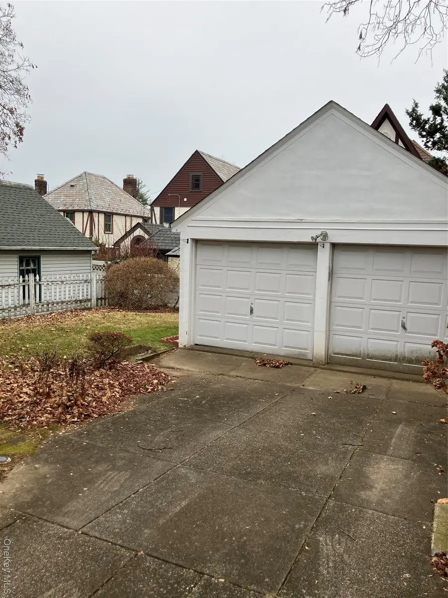 4627 Jayson Avenue, Great Neck, NY 11020 - Image #3