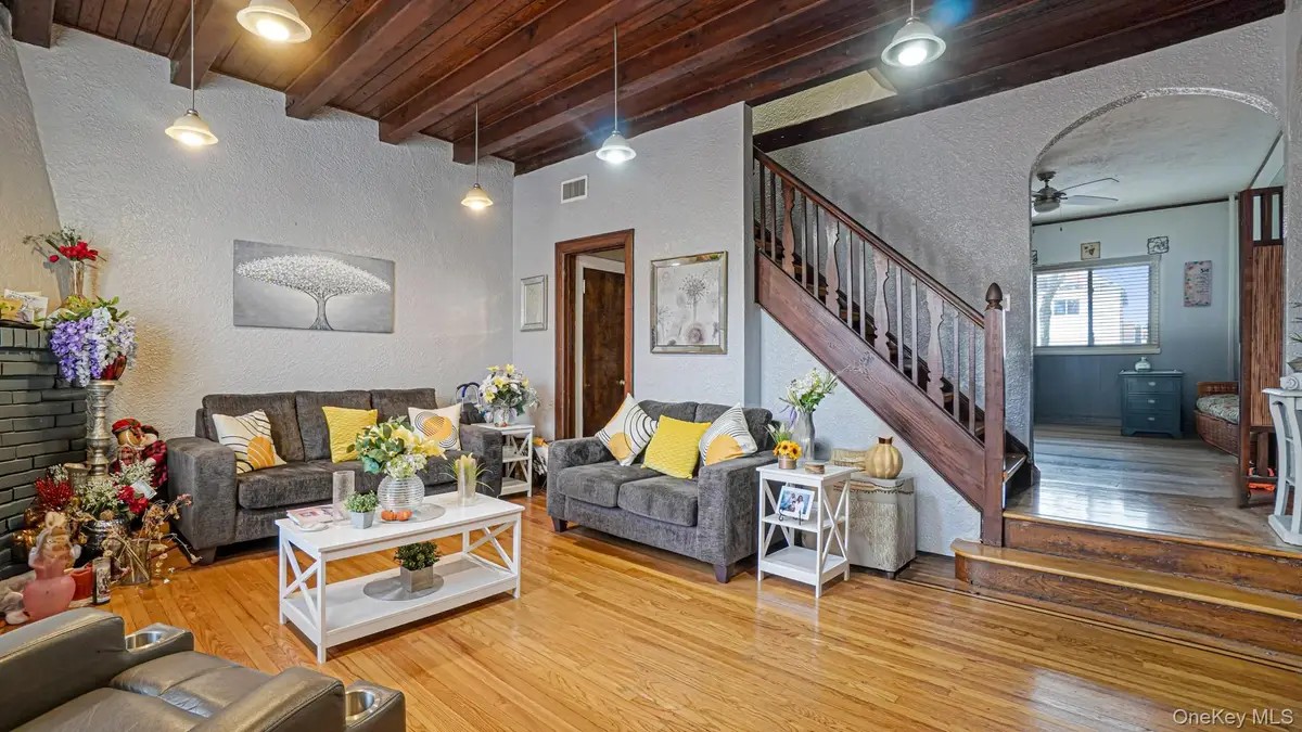 2521 Yates Avenue, Bronx, NY 10469 - Image #1