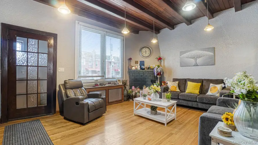 2521 Yates Avenue, Bronx, NY 10469 - Image #2