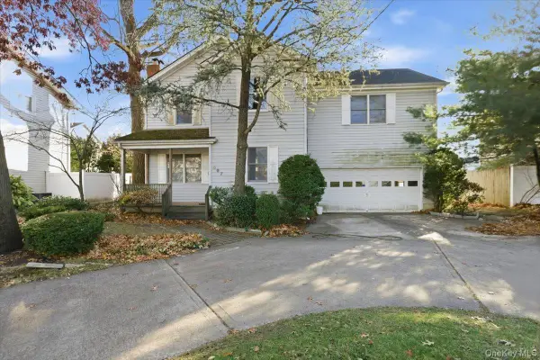 467 W Broadway, Lawrence, NY 11516