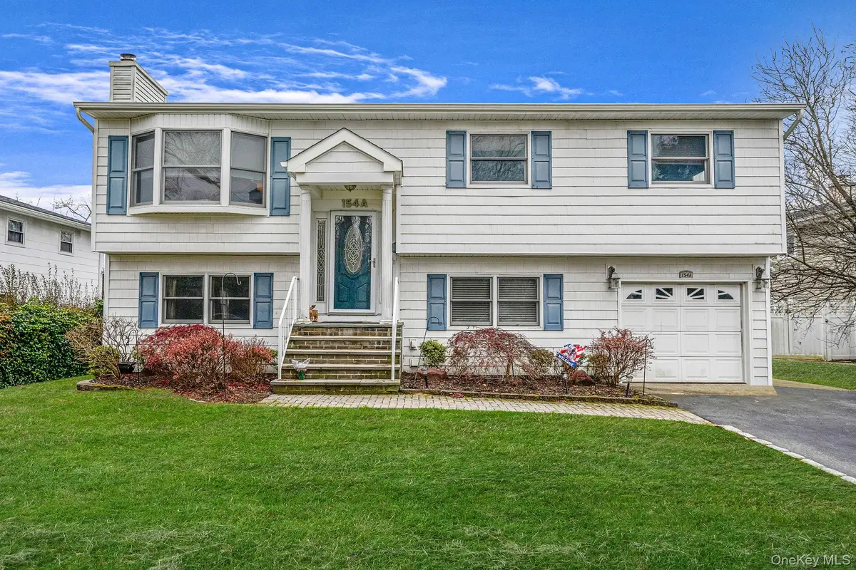 154A Woodrow Parkway, West Babylon, NY 11704 - Image #1