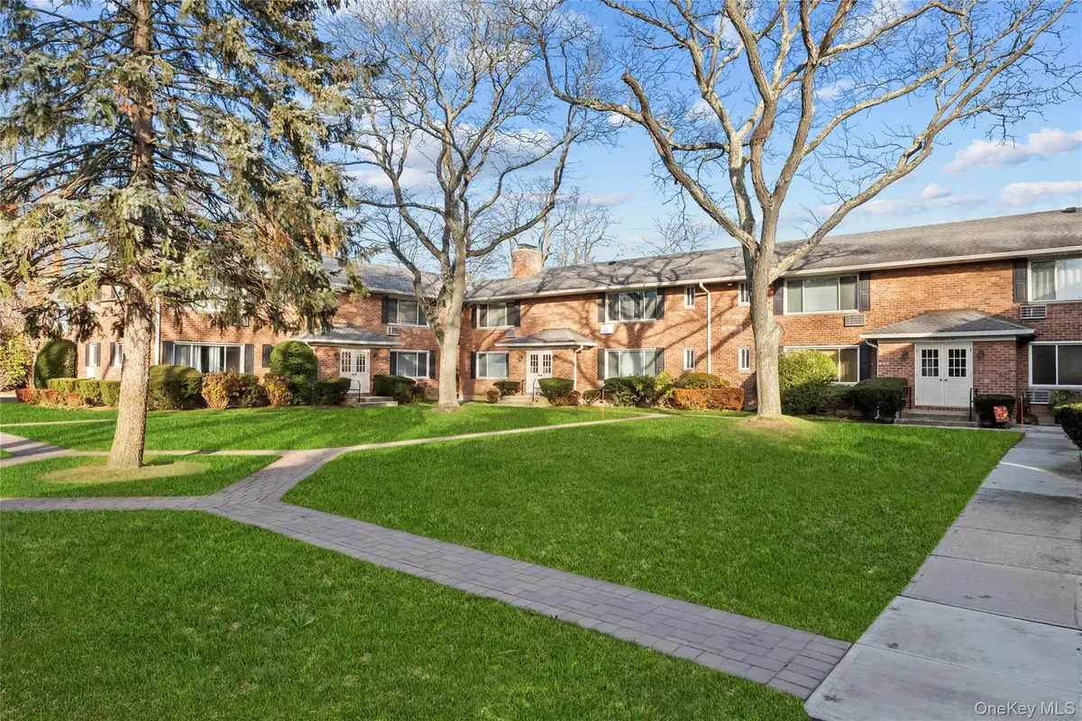 51 Edmunton Drive #F17, North Babylon, NY 11704 - Image #1