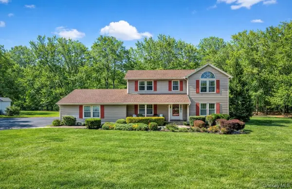 29 Deer Brook Drive, New Windsor, NY 12553