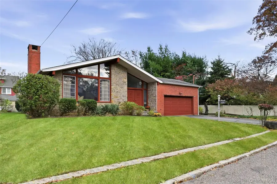 11 Washington Place, Port Washington, NY 11050 - Image #2