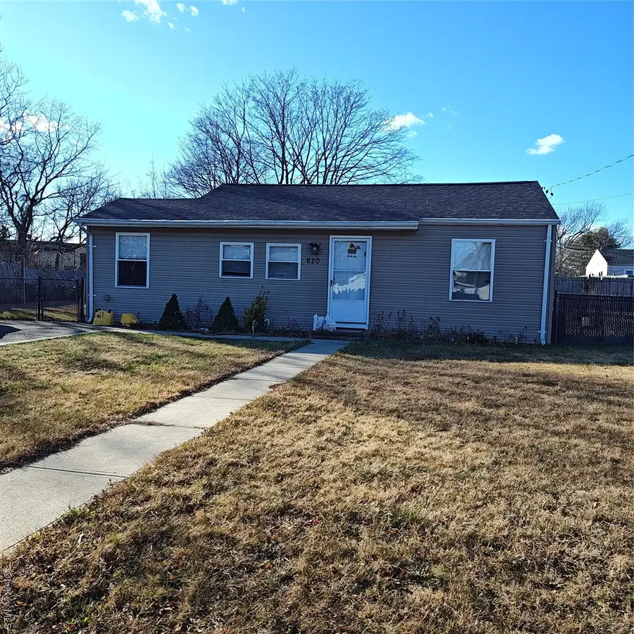 620 Michigan Avenue, Bellport, NY 11713 - Image #3