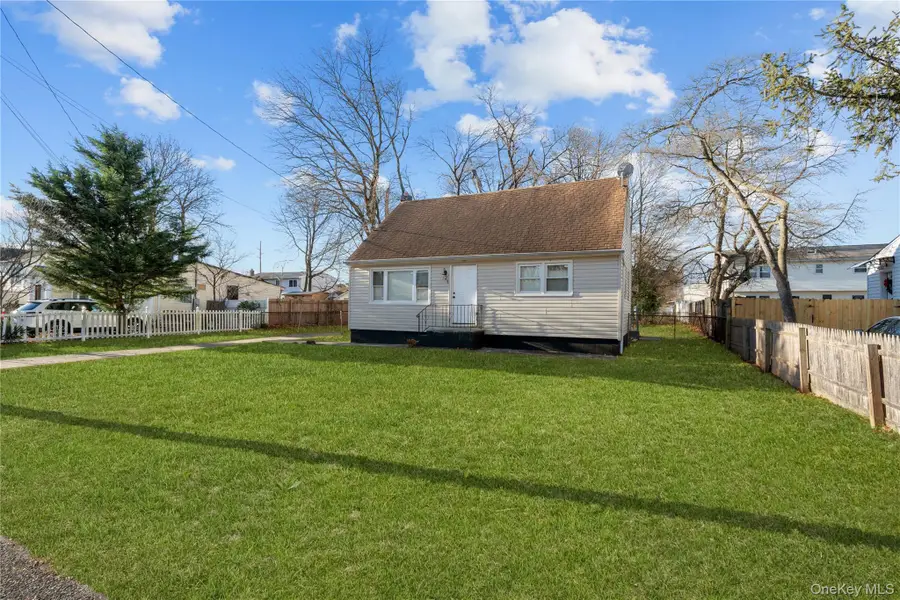 193 N Arizona Road, West Babylon, NY 11704 - Image #2