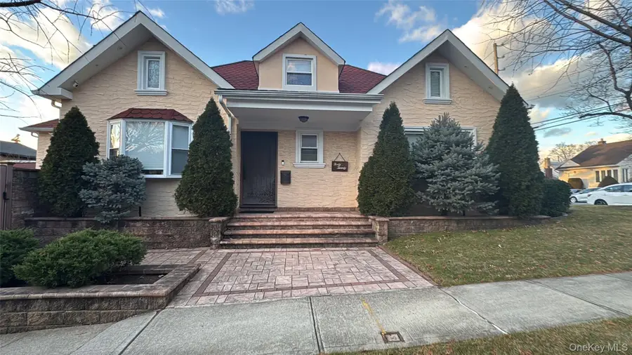 4020 249th Street, Little Neck, NY 11363 - Image #3