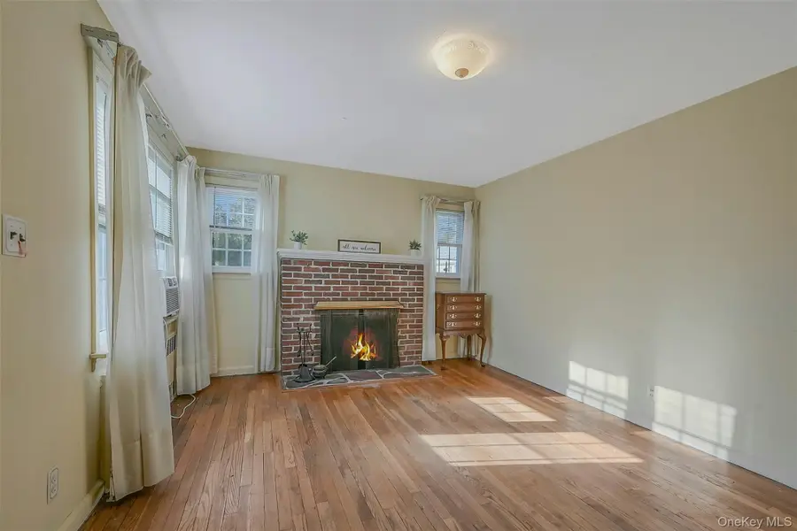 11 Doxsee Place, Islip, NY 11751 - Image #3