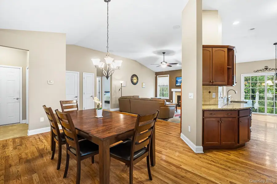 5 Matthews Court, Colonie Town, NY 12047 - Image #3