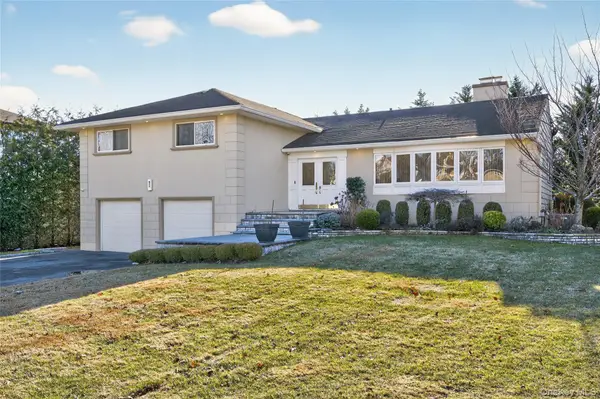 1 Peppermill Road, Roslyn, NY 11576