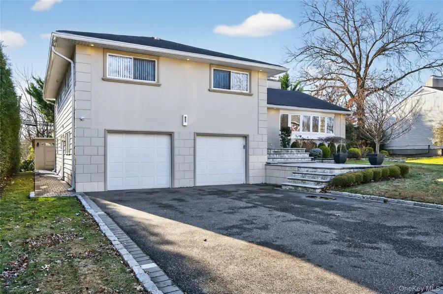 1 Peppermill Road, Roslyn, NY 11576 - Image #2